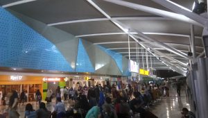 Bandara Sultan Hasanuddin Makassar dengan keramaiannya
