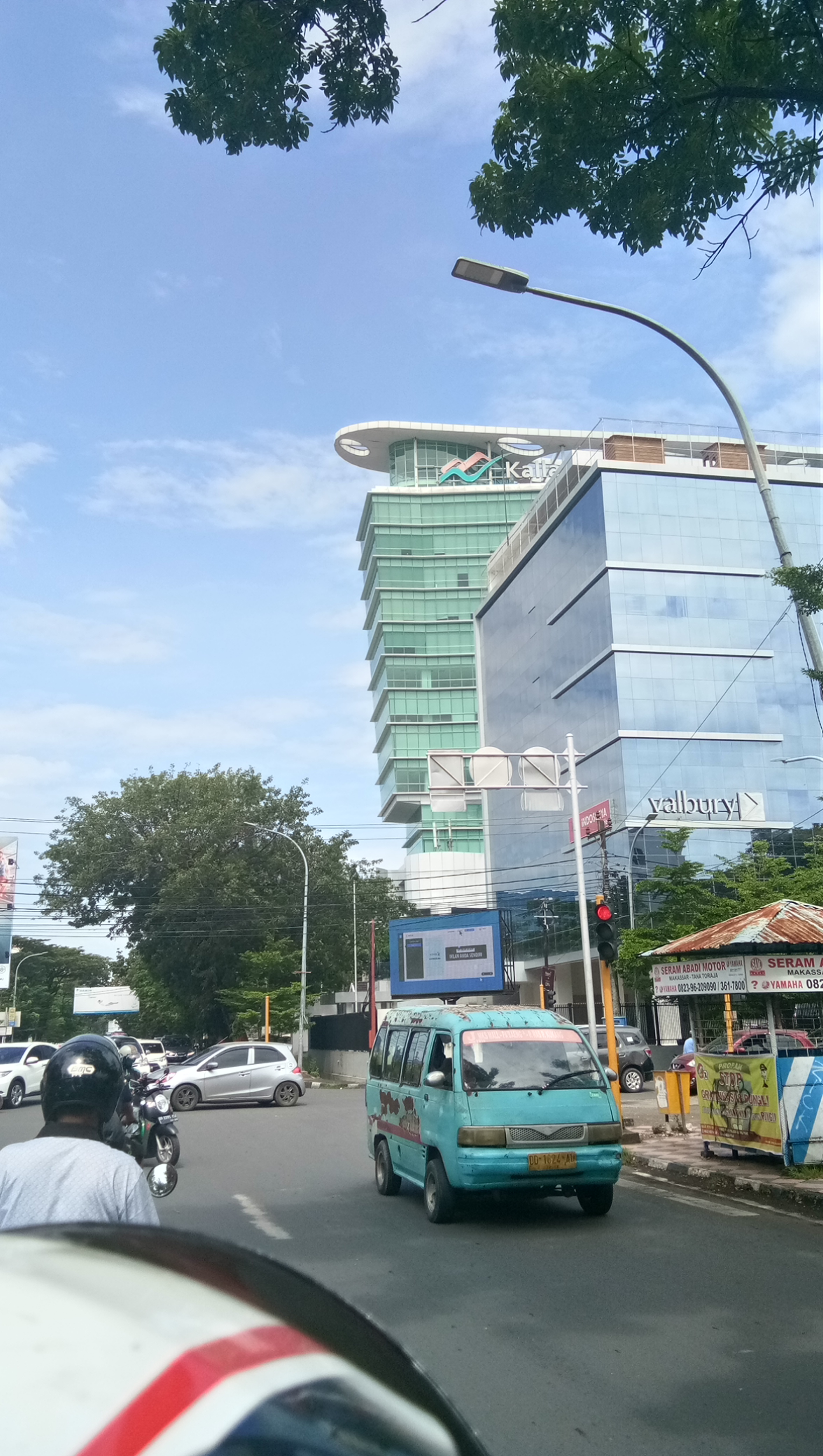 Foto Bangunan yang milik pak Jusuf Kalla