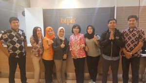 Foto Bersama dengan Buddy Bunker dan Pegawai BTPN Cabang Cenderawasih